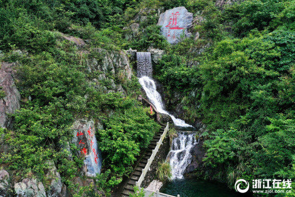 舟山：仙人山瀑布 让人心驰神往